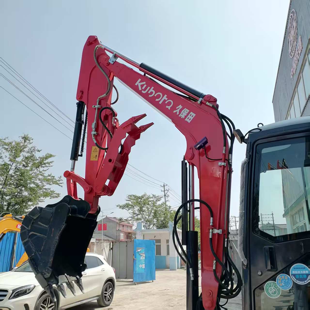 Track undercarriage and final drive of used 2025 Kubota KX165-5 excavator – low wear